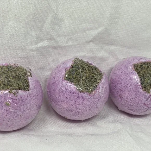 5 Lavendar Bath Bombs Fizzers with lavendar flowers  Lot of 5  Bath Fizzers NEW - Picture 4 of 5
